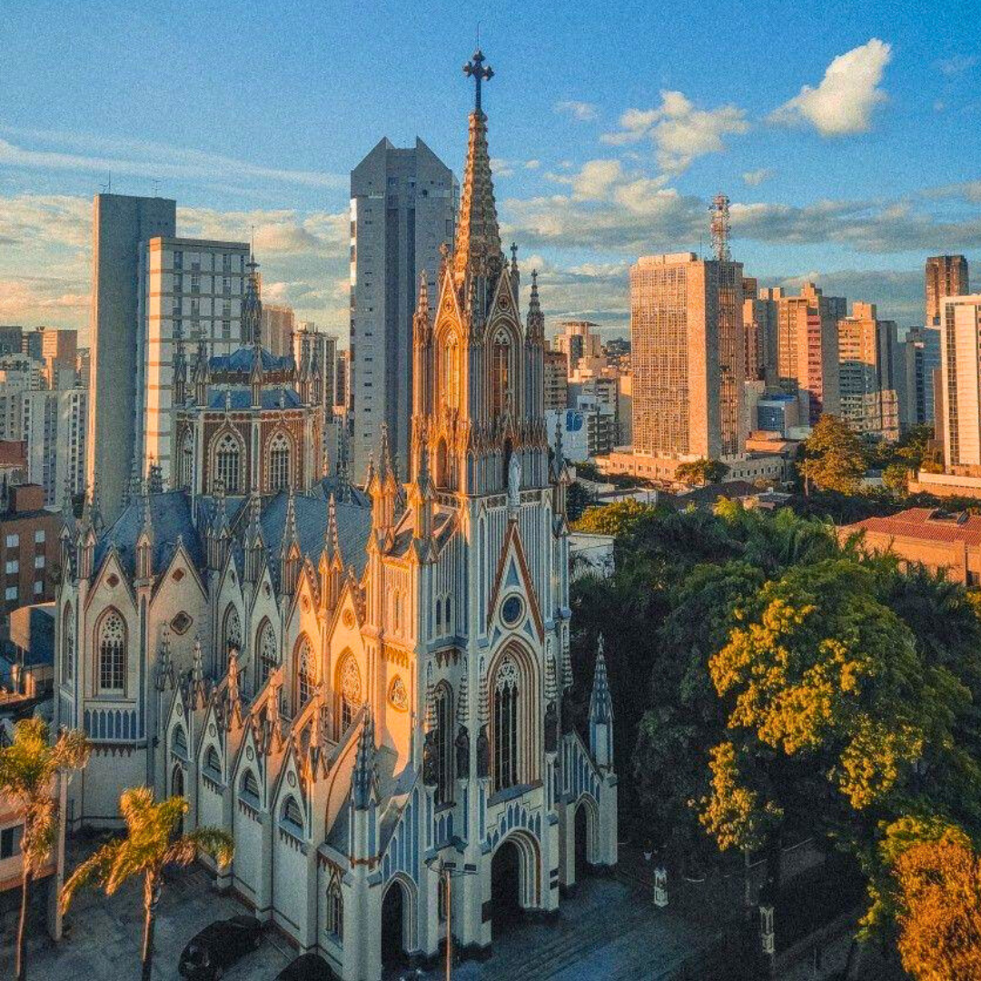 Basílica de Lourdes em Belo Horizonte — região de executivos e profissionais de alto nível