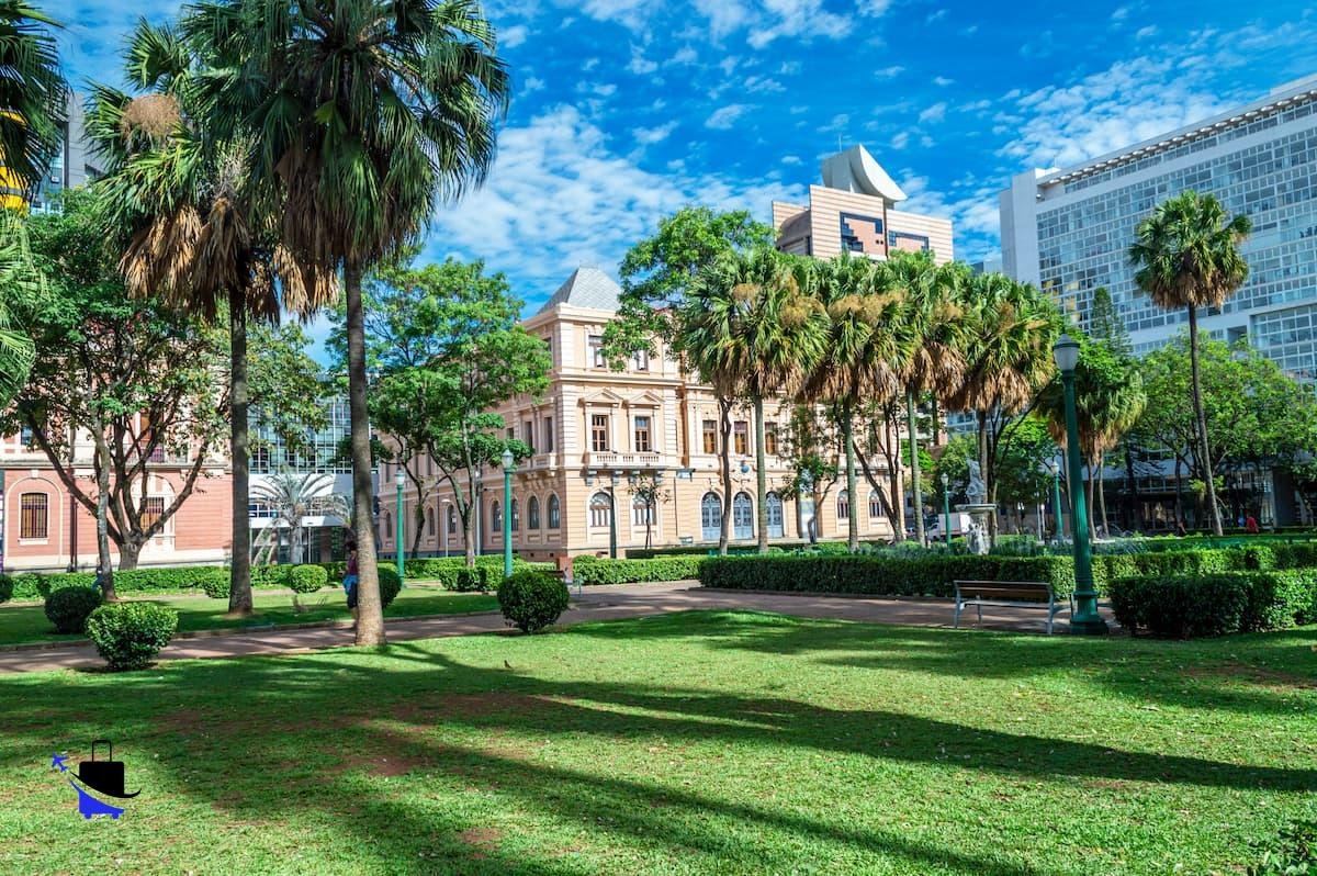 Praça da Liberdade na Savassi, Belo Horizonte — região de profissionais e empreendedores