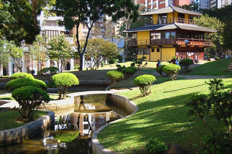 Praça do Japão no Água Verde Curitiba — símbolo da diversidade e conexão internacional do bairro