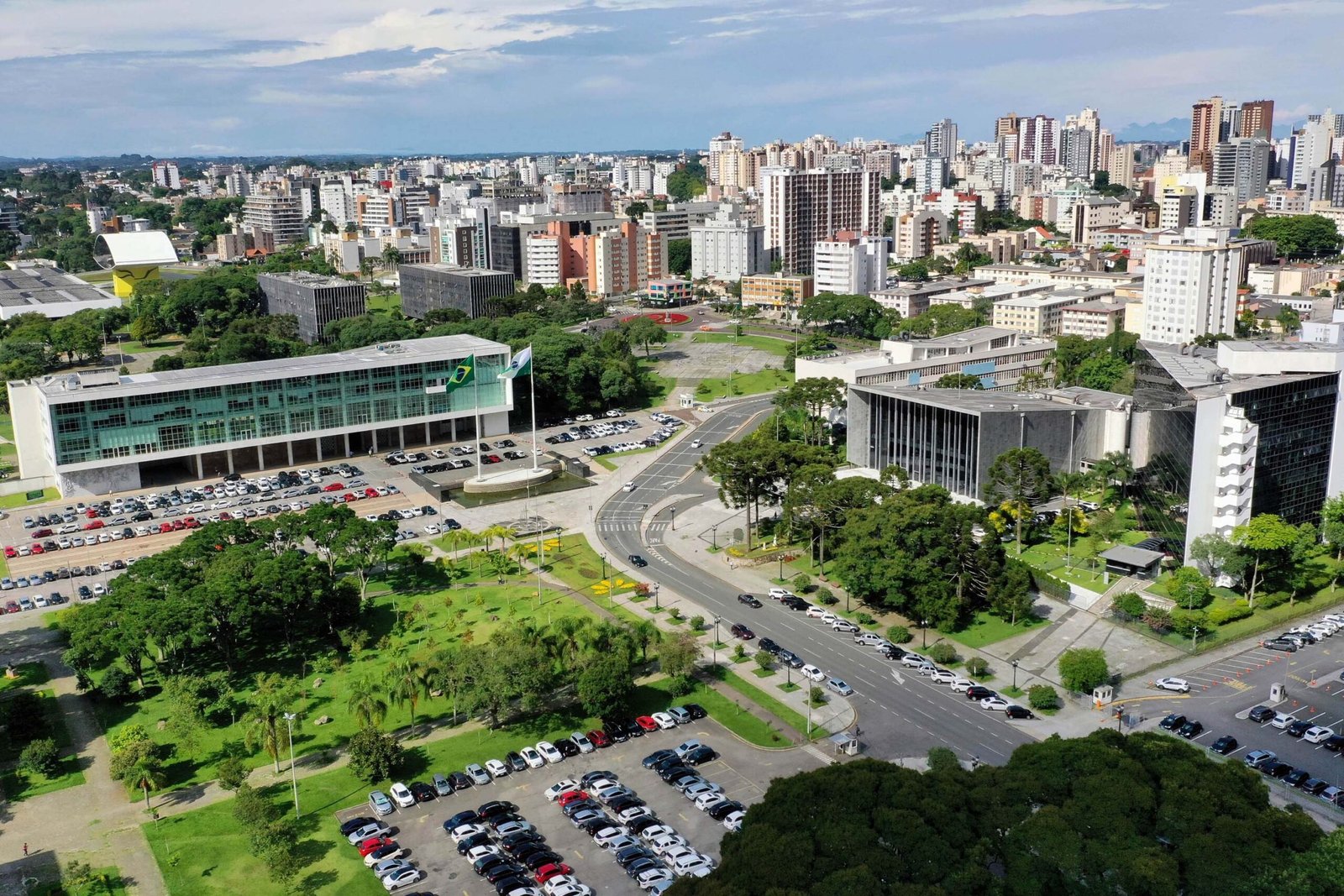 Centro Cívico de Curitiba — o primeiro Centro Cívico do Brasil, inaugurado em 1953, com o Palácio Iguaçu