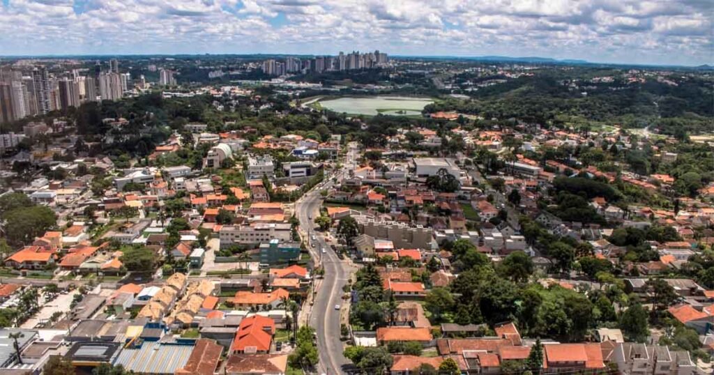 Champagnat ou Bigorrilho Curitiba — bairro nobre com ruas arborizadas e infraestrutura completa para profissionais