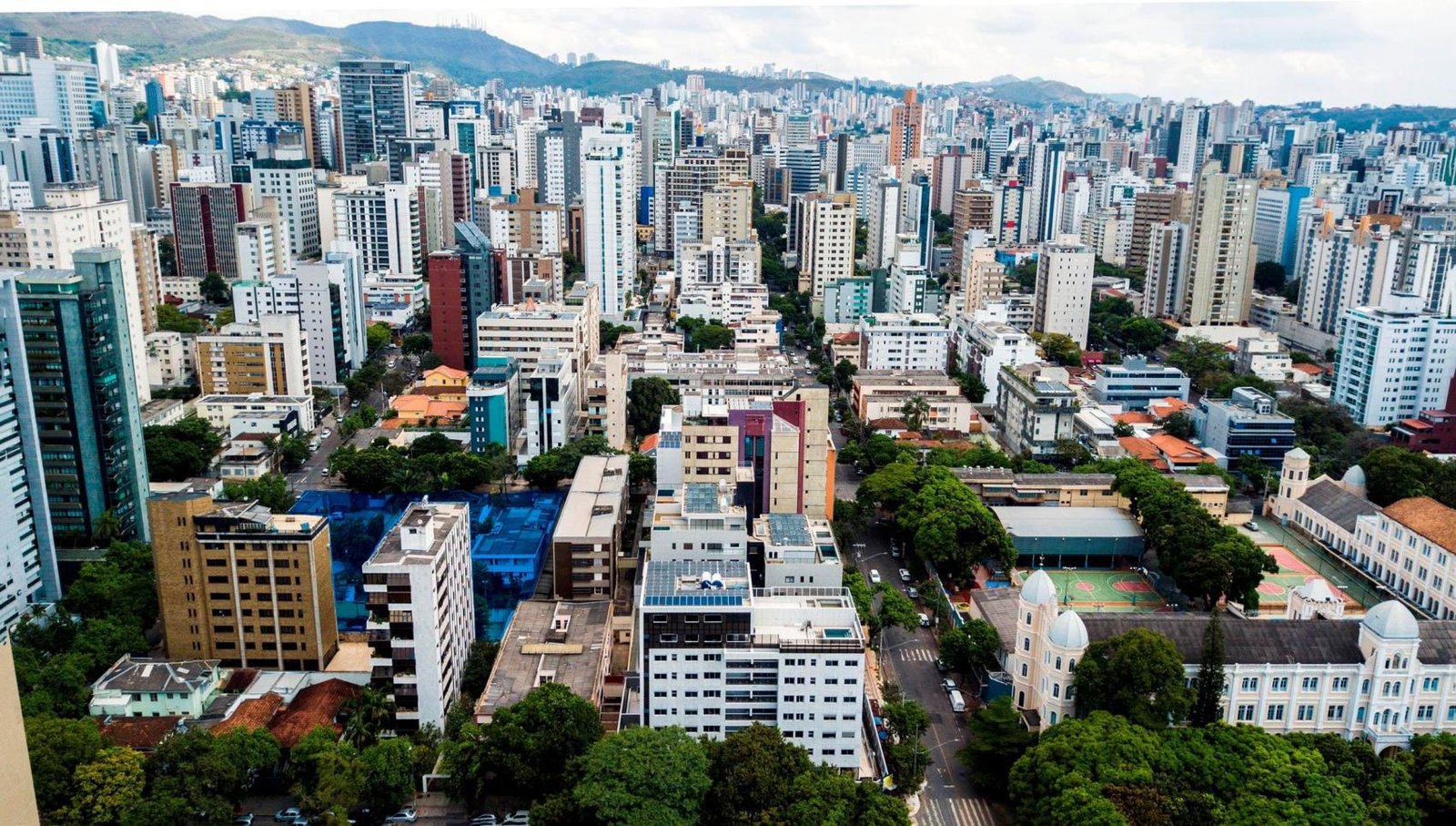 Vantagens de trabalhar e estudar inglês no bairro Funcionários, BH
