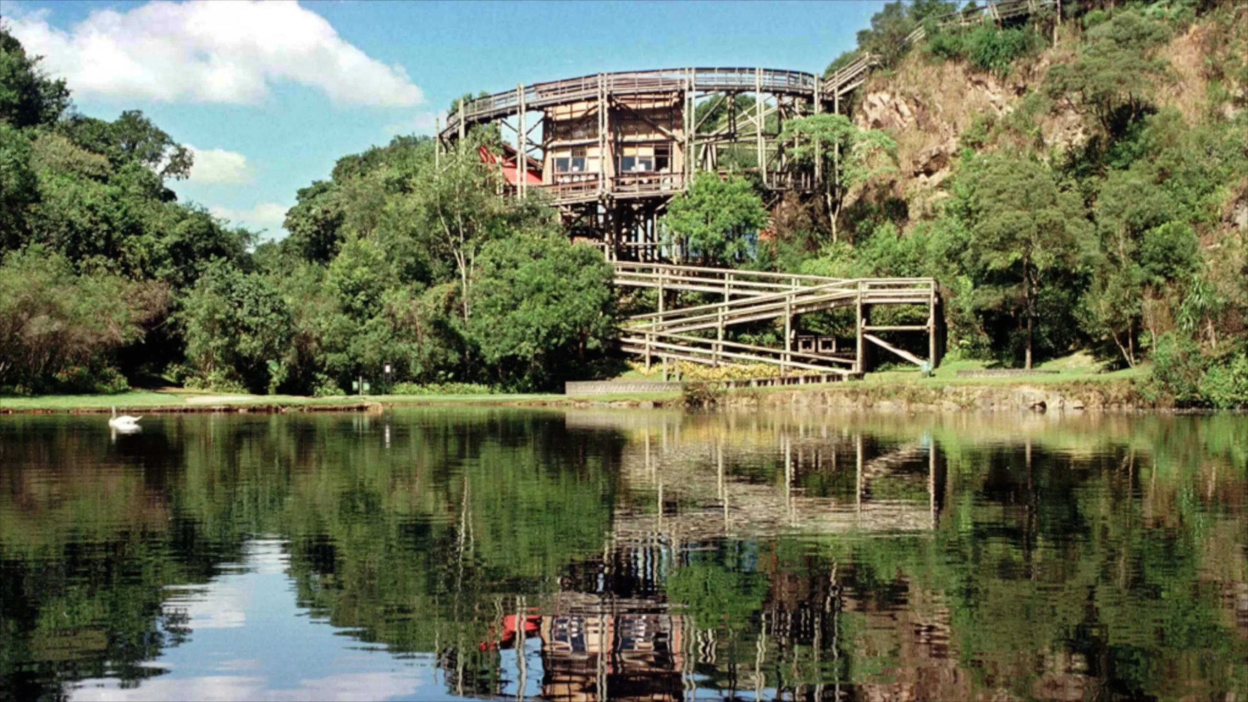 Curitiba skyline — polo de tecnologia e inovação, sede do Vale do Pinhão