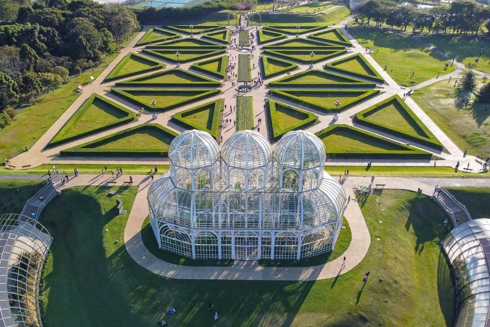 Jardim Botânico de Curitiba — cartão-postal da cidade próximo ao Centro, símbolo do planejamento urbano