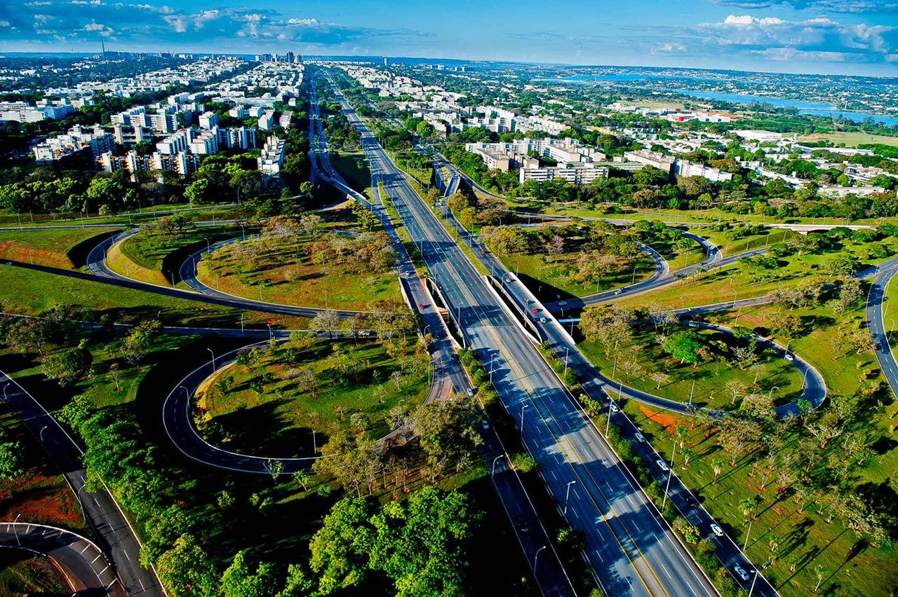 Brasília — capital federal do Brasil e sede de embaixadas, órgãos públicos e centros de decisão