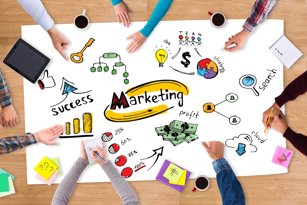 Profissionais de marketing e comunicação em Brasília — inglês para campanhas, branding e apresentações criativas